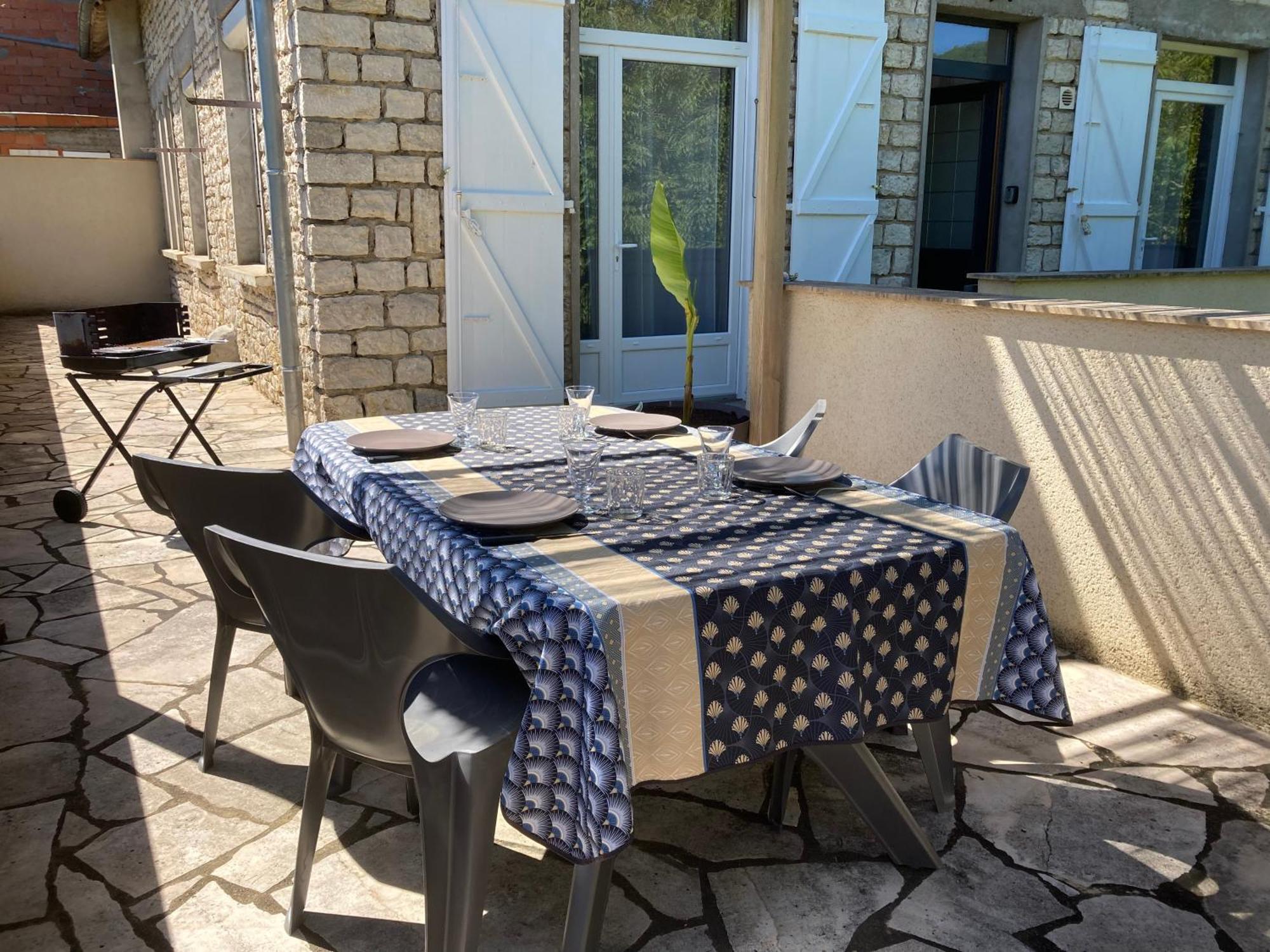Gite Les Cles Des Champs Cote Jardin Lacave  Екстериор снимка